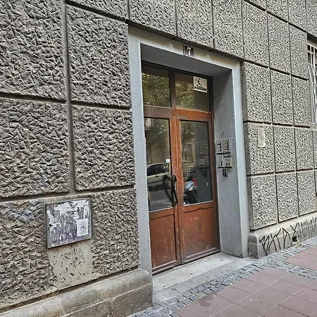 旅馆 The Traveling Theater