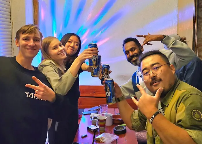 The Traveling Theater 旅馆