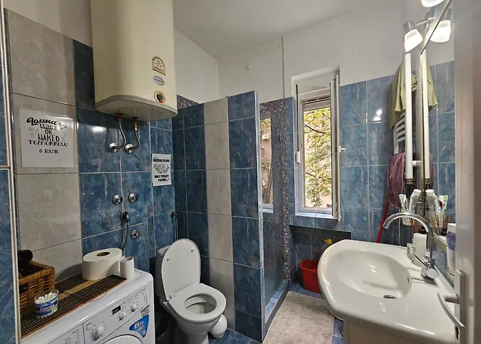 The Traveling Theater 旅馆