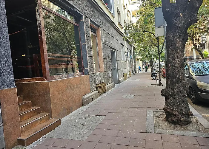 The Traveling Theater 旅馆